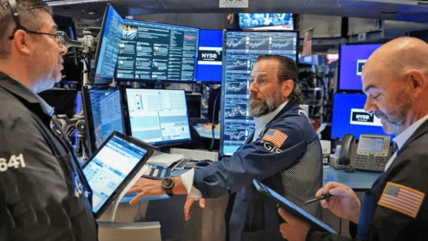 Investors watching economic signs as US market pulls back